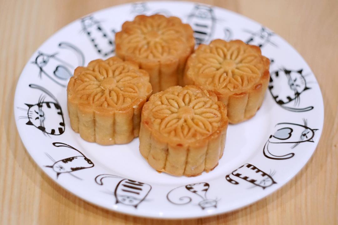广式月饼—蛋黄莲蓉月饼