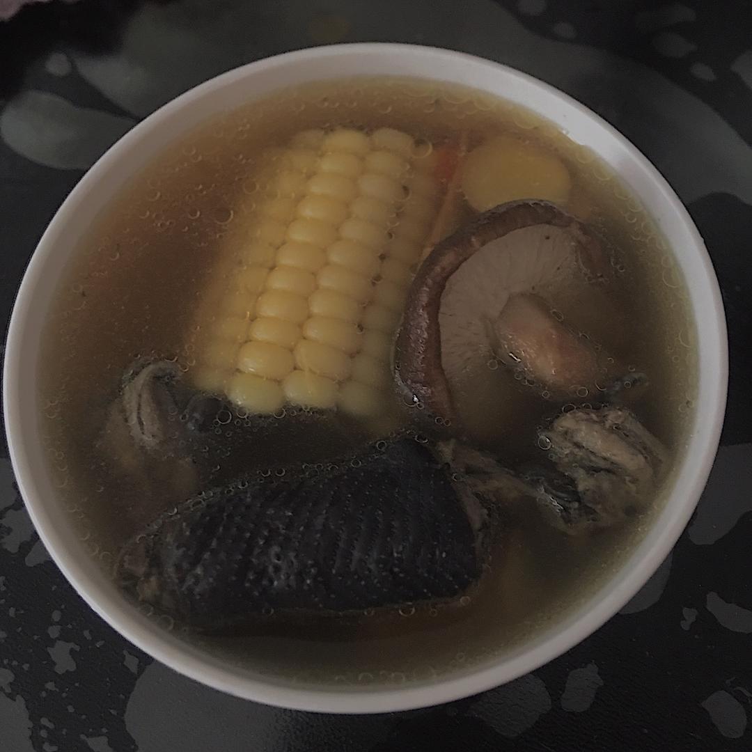 枸杞红枣乌鸡汤