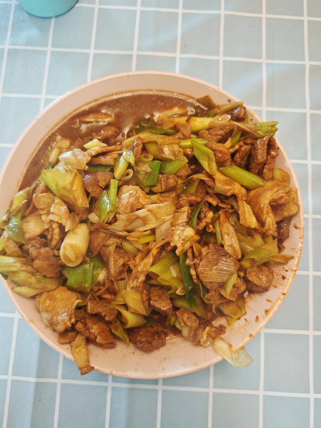 葱爆牛肉（大葱炒牛肉）
