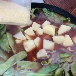 冬日美食|东北铁锅炖豆角排骨土豆（贴饼子一锅出）的做法 步骤28