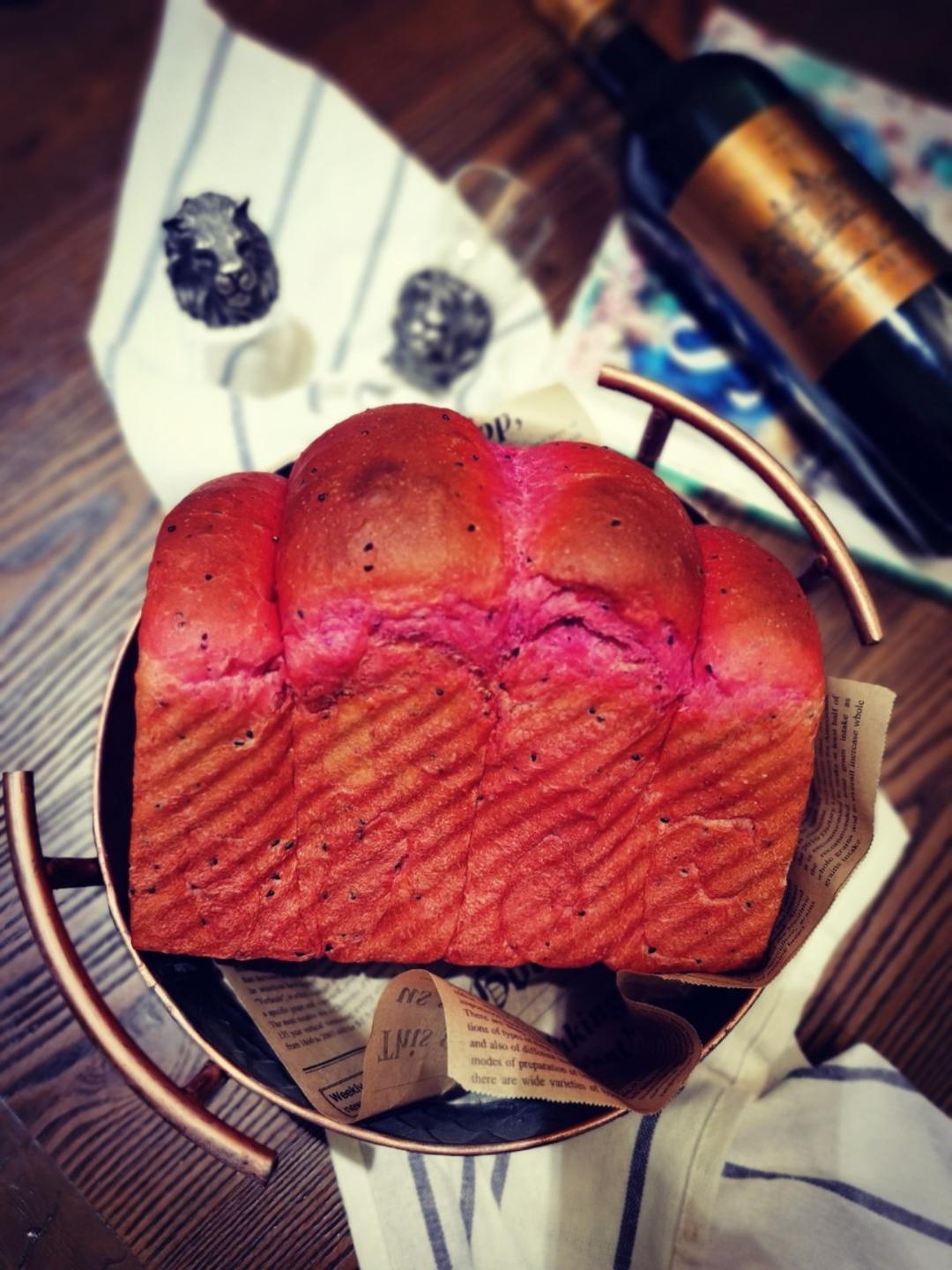 vear薇哥做的绵软火龙果吐司