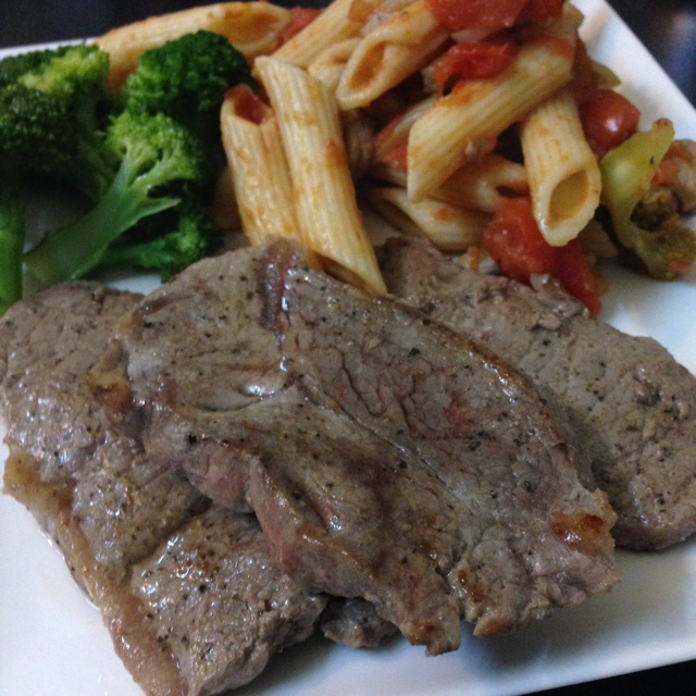 黑椒牛排（配土豆/鸡蛋，意面/蔬菜）