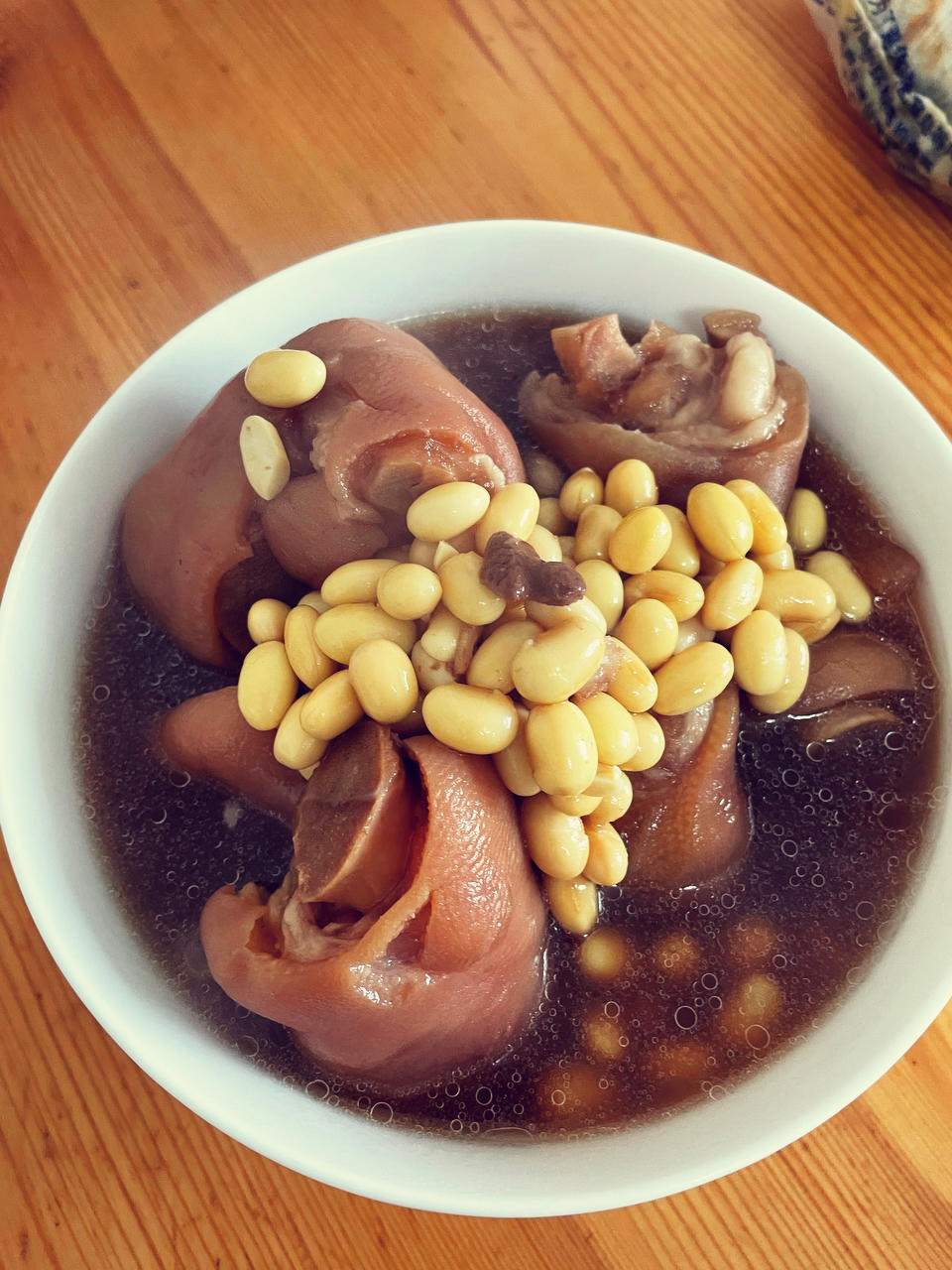 流口水的黄豆炖猪蹄
