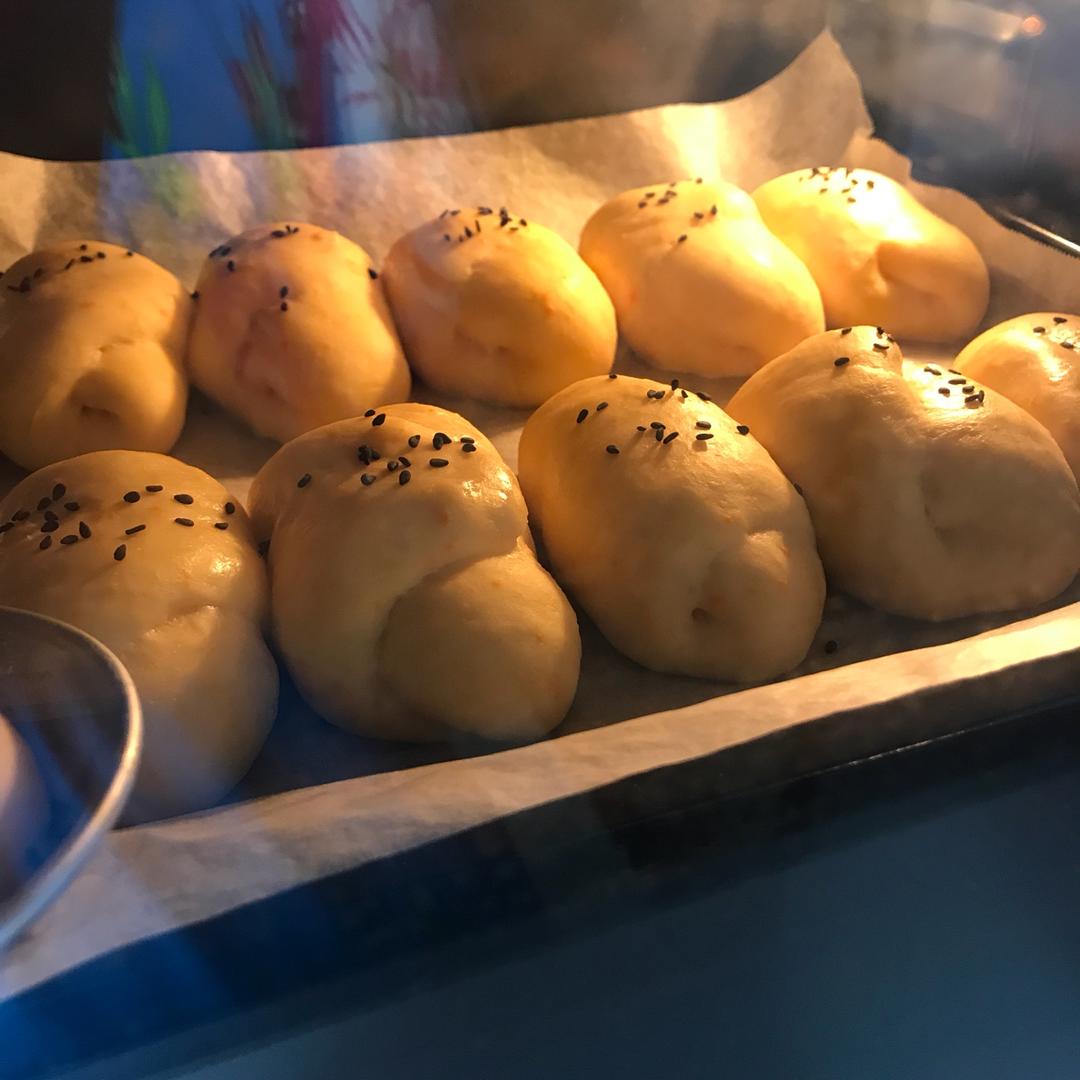 金大旺的胡萝卜小餐包