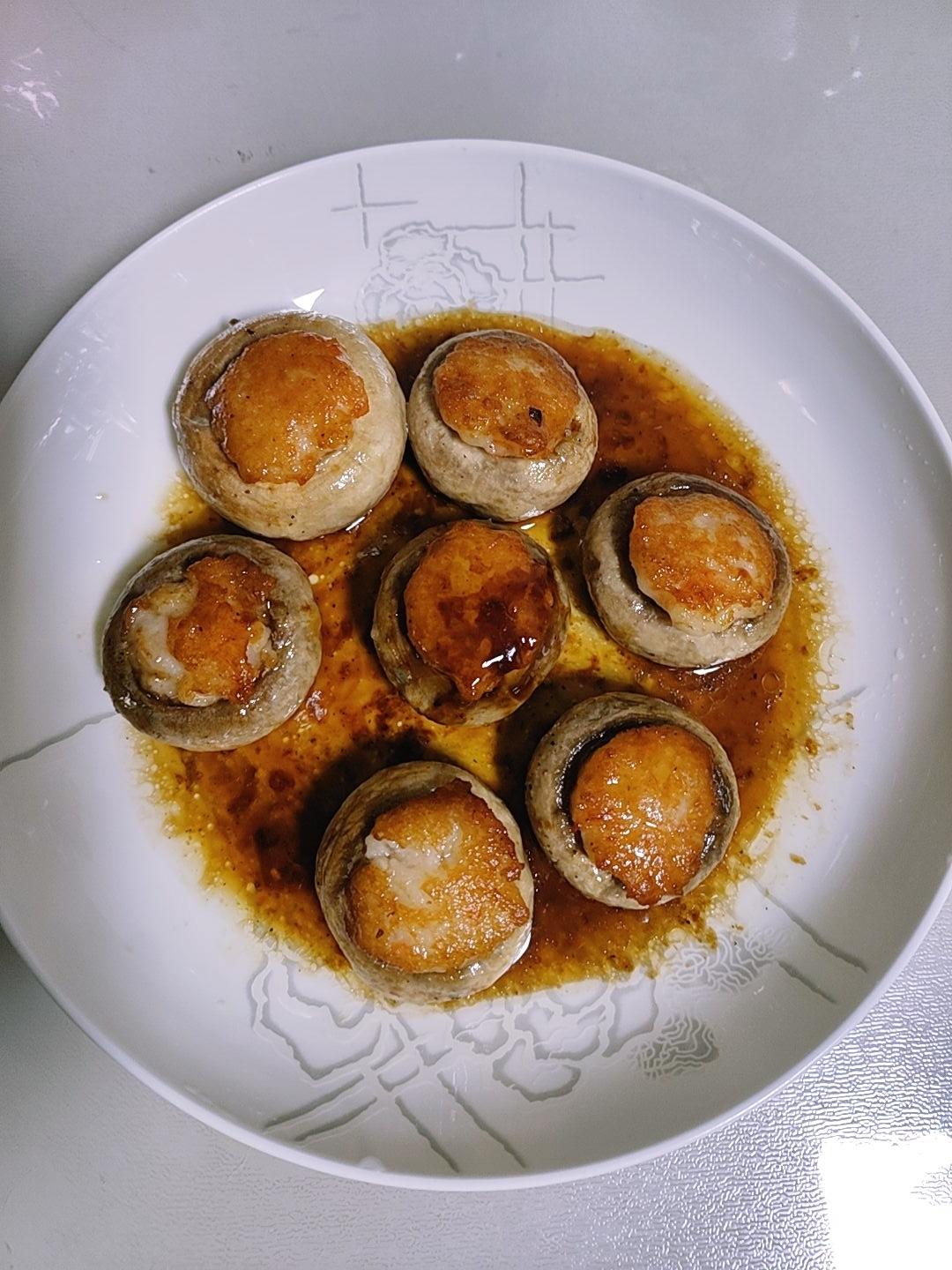 一口爆汁的虾滑酿口蘑