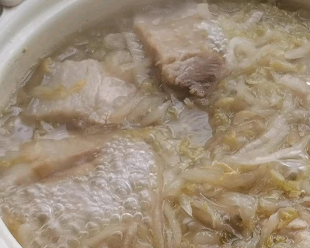 猪肉酸菜炖粉条的做法 步骤2