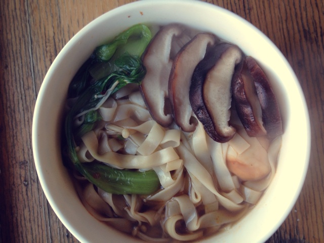 超级无敌美味懒人酸汤麻辣面（十分钟搞定色香味俱全）