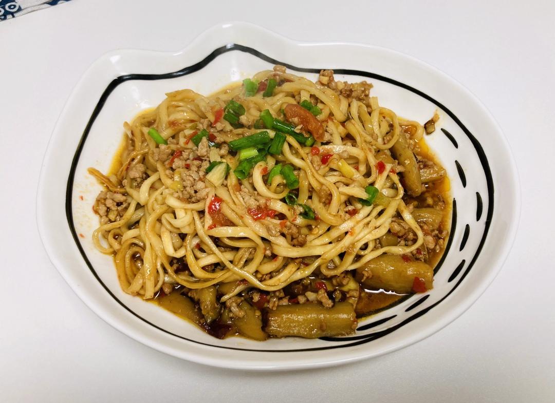 无敌好吃的【鱼香肉沫茄子焖面】，吃完舔盘🍜