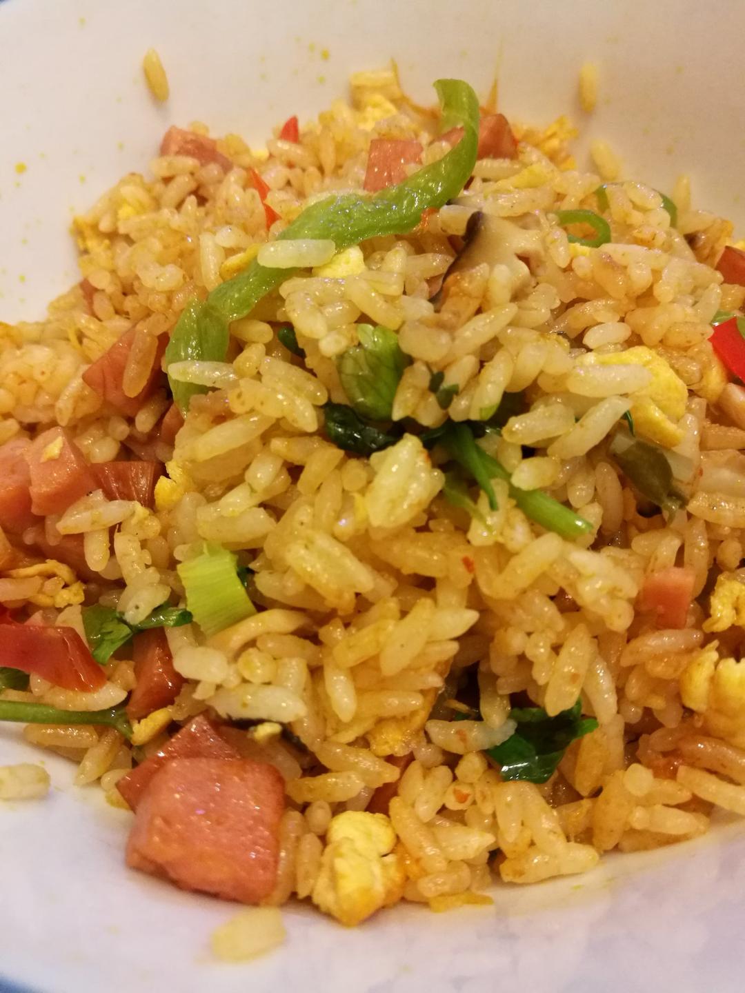 泰式红咖喱海鲜炒饭