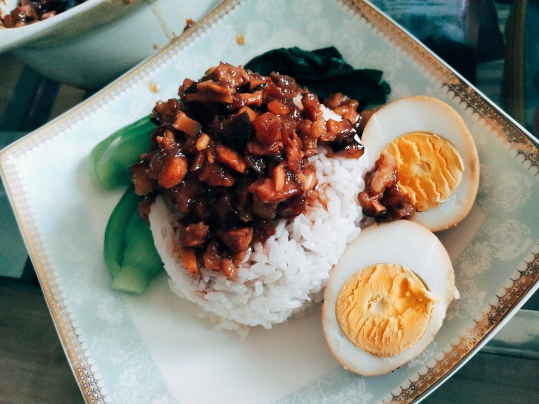 洋葱酥卤肉饭