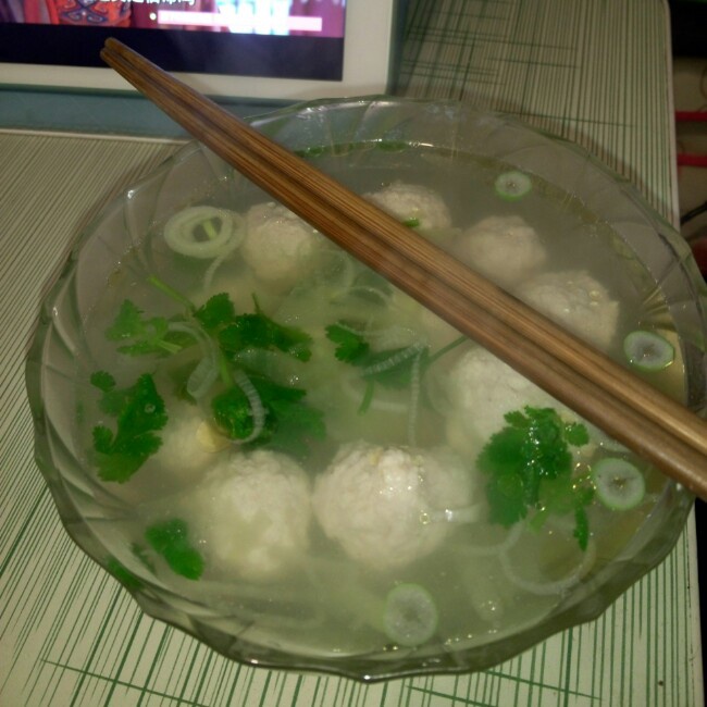 【10分钟系列】白萝卜豆腐圆子汤