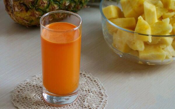 开胃菠萝胡萝卜汁的做法
