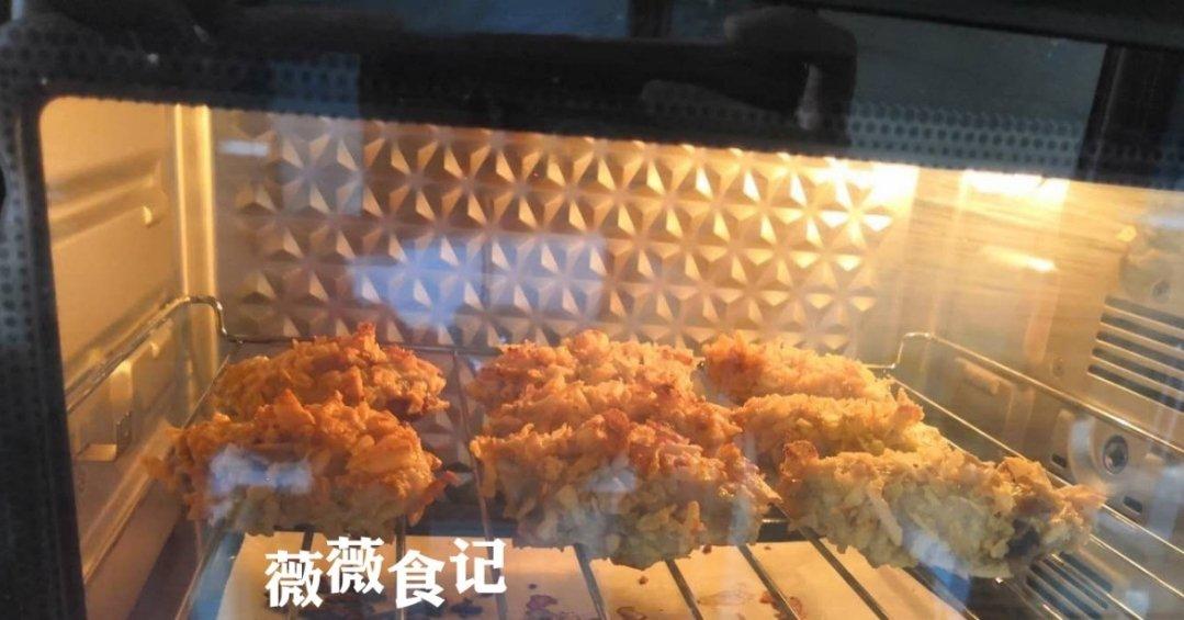 孩子们喜欢的泡芙草莓蛋糕来了