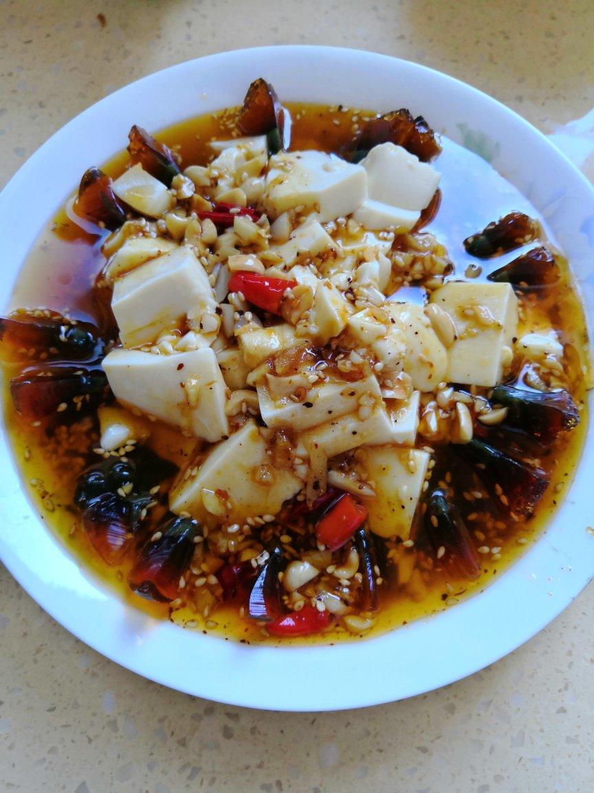 皮蛋拌豆腐