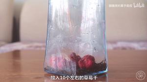 非常夏天的草莓乌龙茶的做法 步骤1