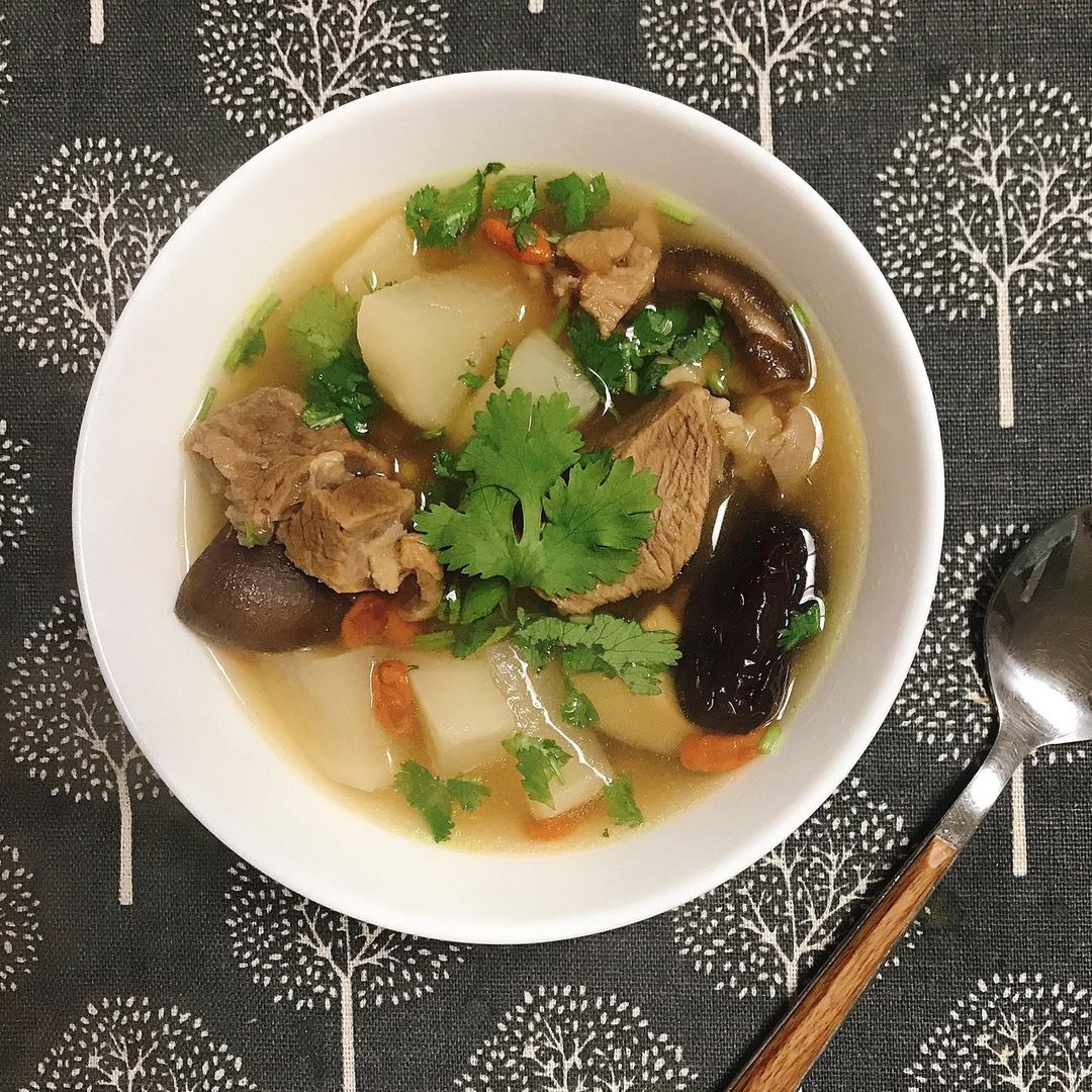 冬日御寒羊肉汤