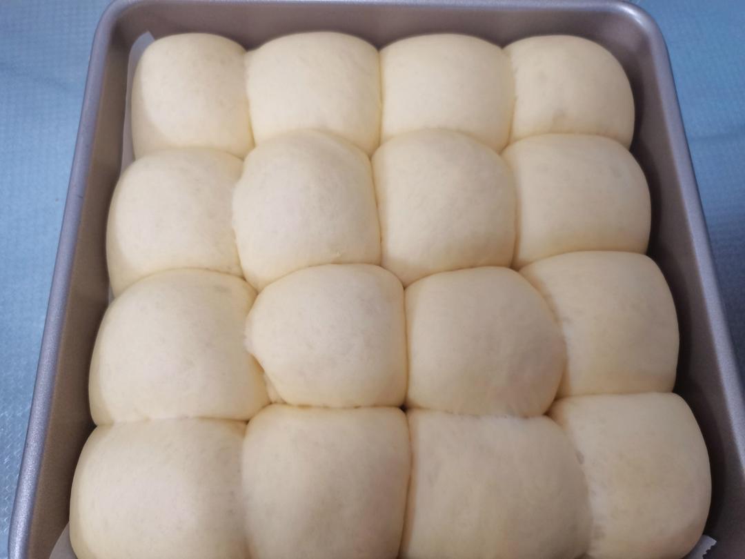 一次发酵，松软拉丝的牛奶小餐包