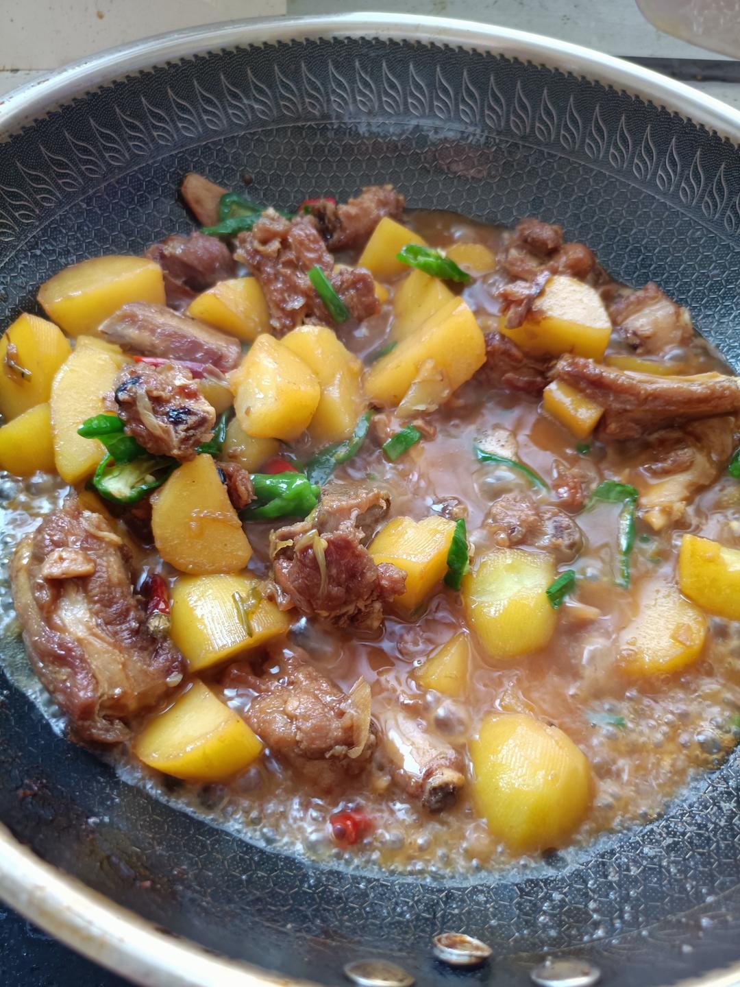 土豆炖排骨