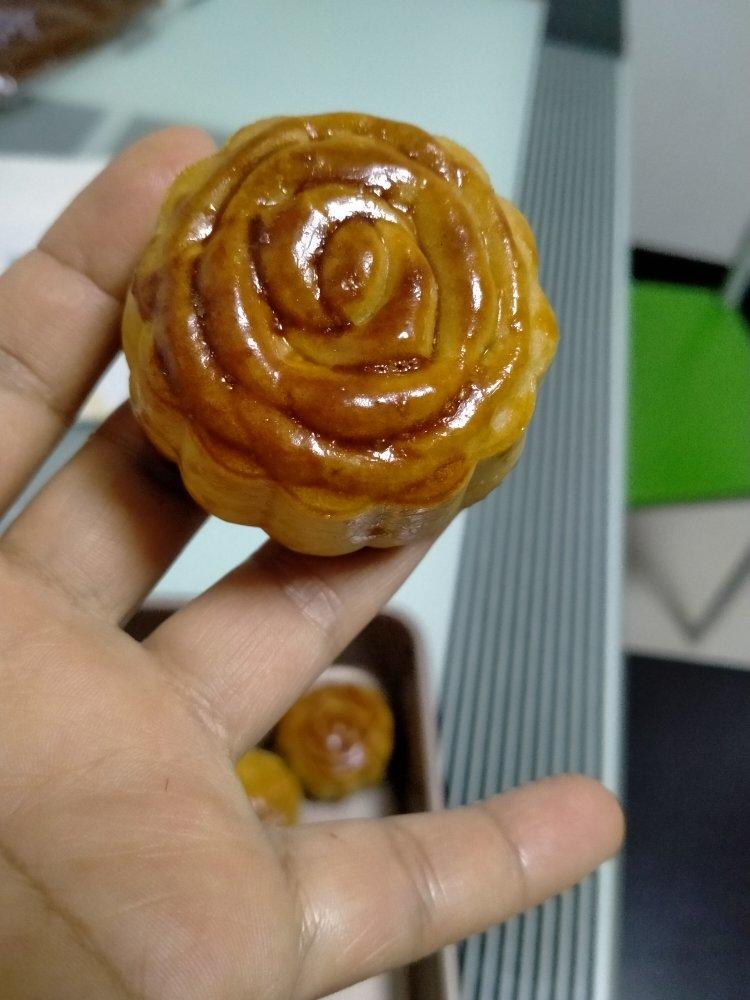 广式月饼－－蛋黄豆沙月饼