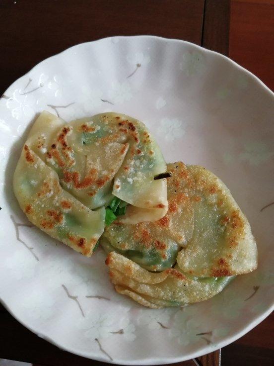 【饺子皮葱油饼】