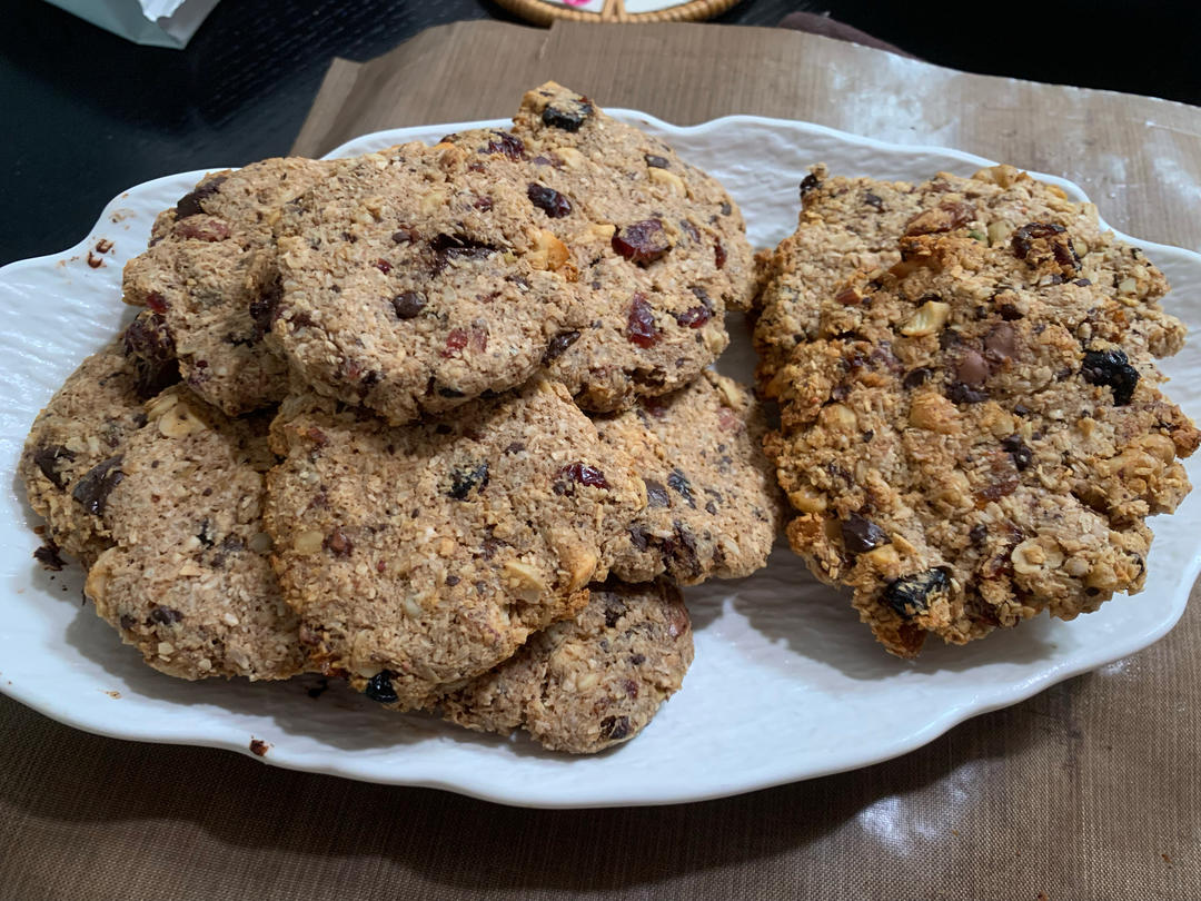 健康的香蕉燕麦核桃巧克力饼干