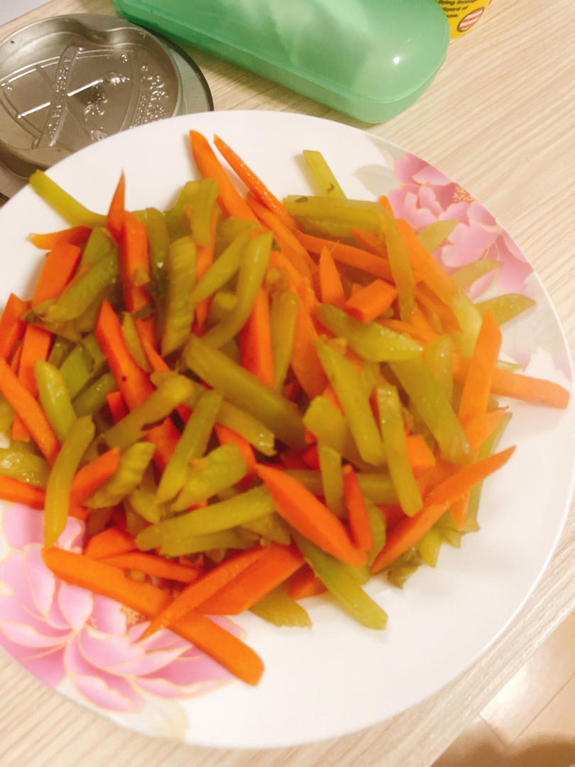 董太的私方菜--莴笋炒胡萝卜