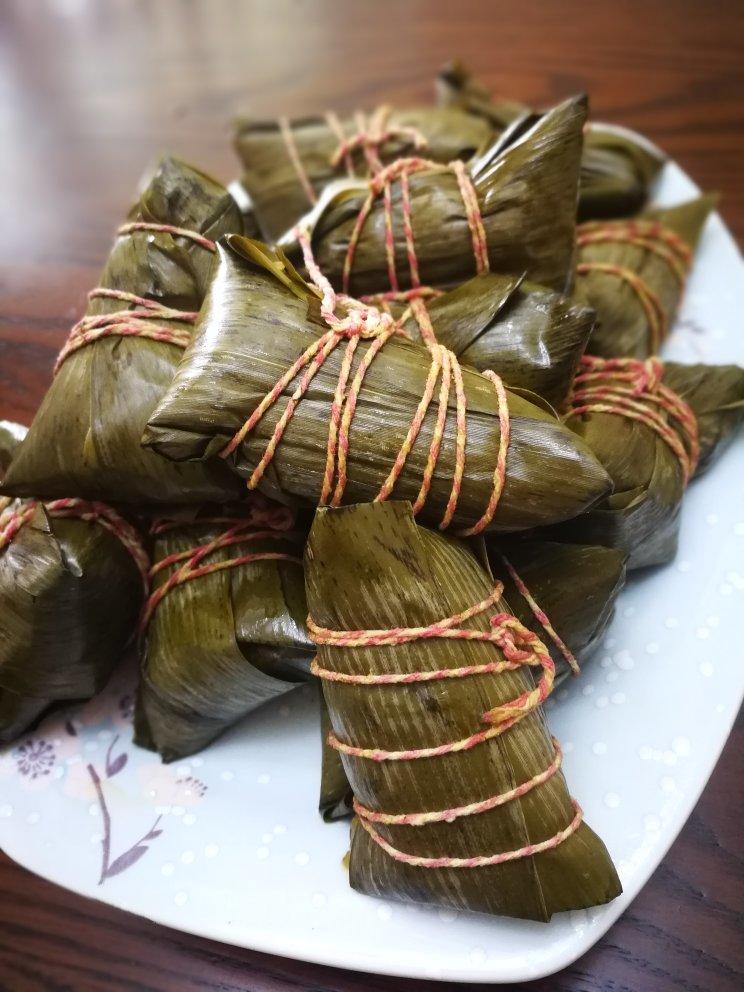 瑜瑜52做的四角长粽子的包法(有视频)