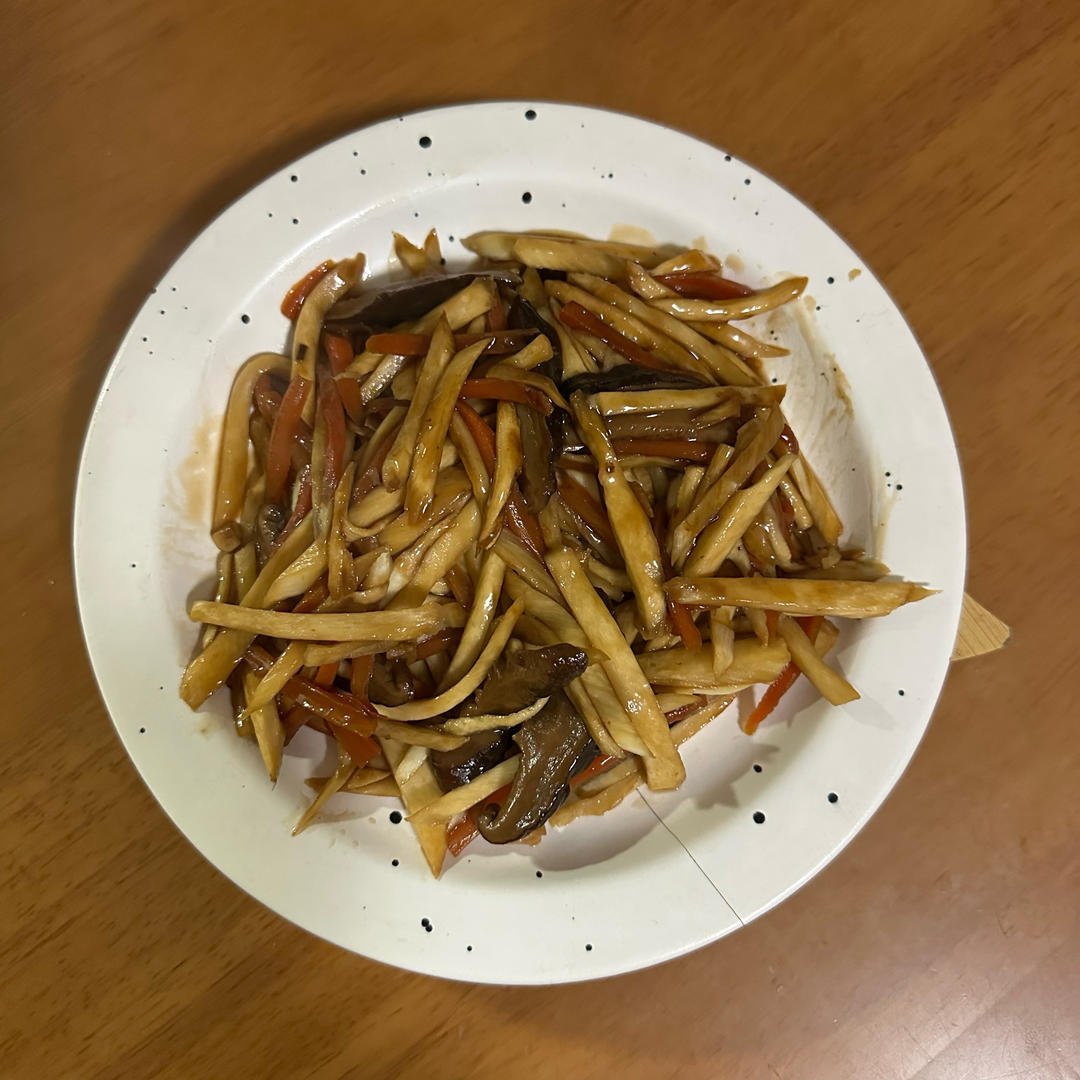 开胃又好吃——酸酸的茭白炒三丝