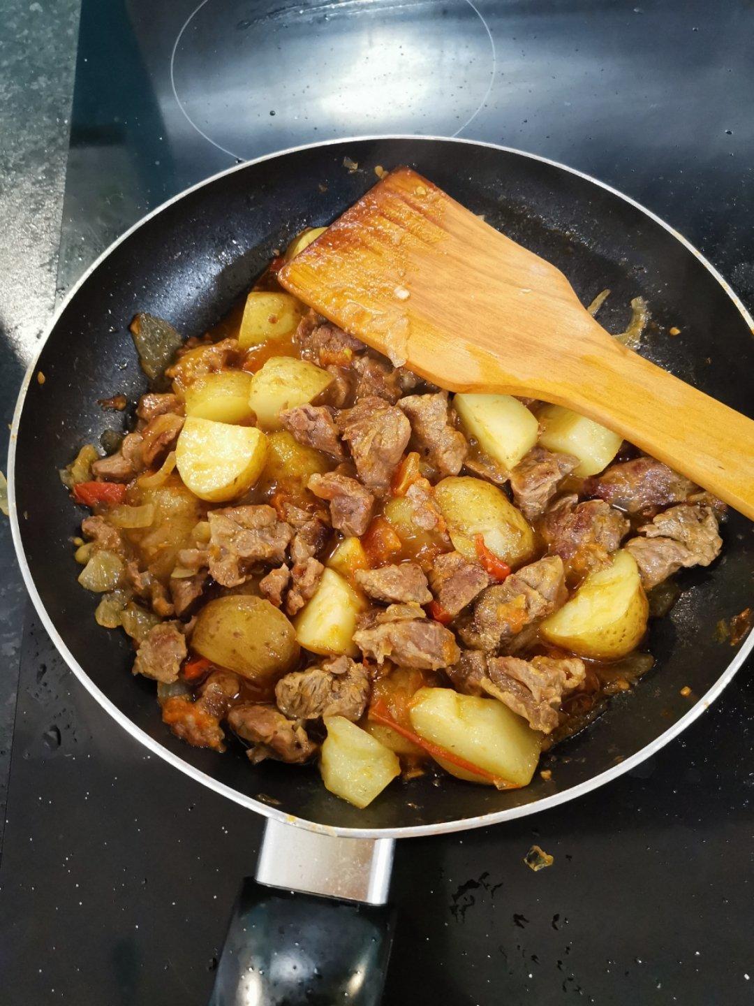 快手西红柿土豆炖牛肉