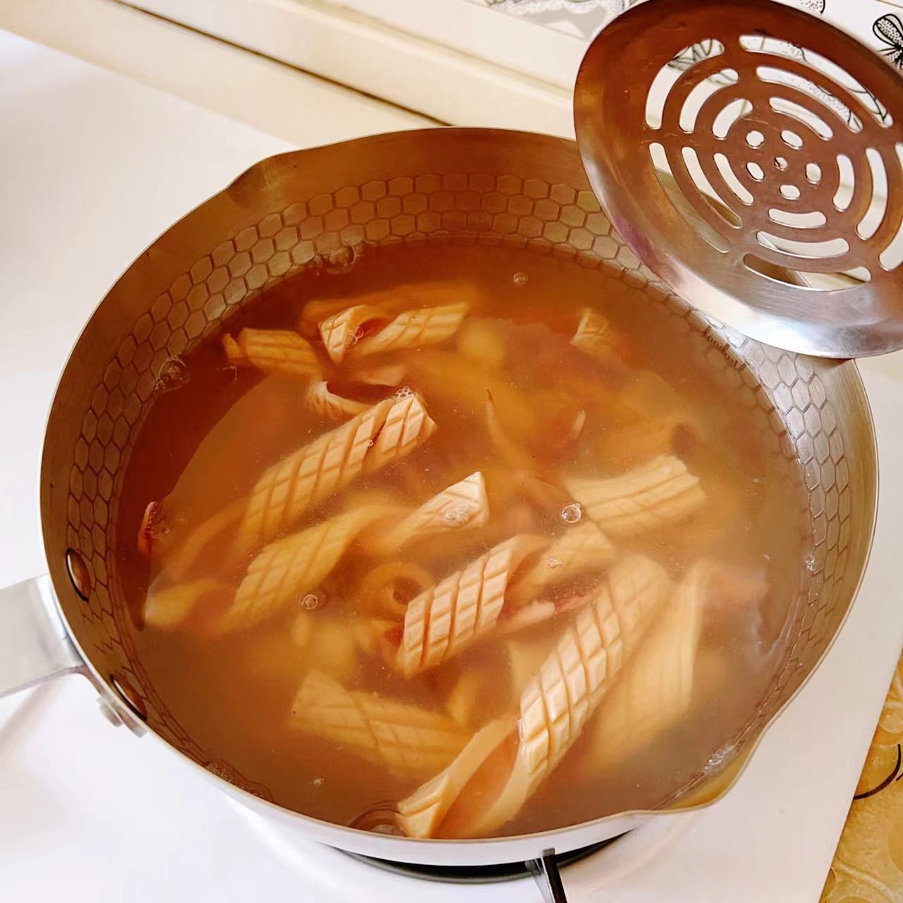 鱿鱼干扇贝海米(鲜甜萝卜汤)鲜掉眉毛的干货萝卜汤的做法 步骤8