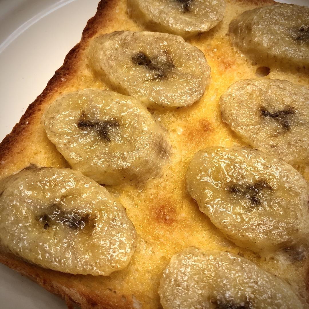 酥脆香甜的黄油香蕉烤吐司