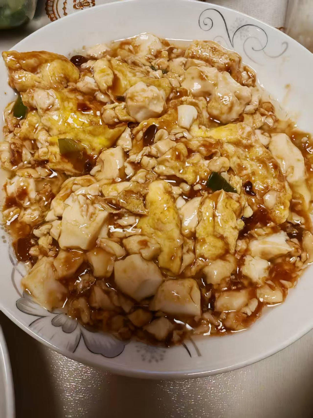 鸡蛋内脂豆腐真的太惊艳了！滑嫩爽口，入口即化，还有那淡淡的鸡蛋香味，配上喜欢的调料，嘎嘎香，嘎嘎好吃！低脂高蛋白，饱腹感强，减脂的姐妹快来试试吧！