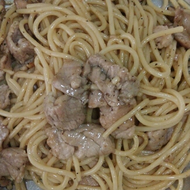 黑椒瘦肉炒意粉