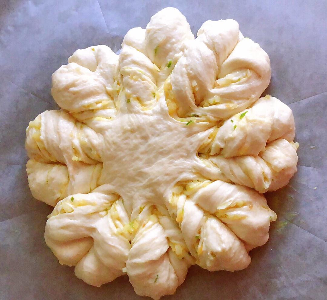 【小高姐】蒜香浓郁 造型优美 不用揉出手膜的面包