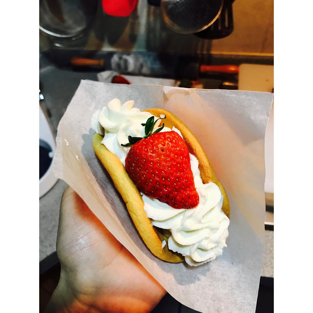 韩国最热门的甜品店Le Bread Lab的草莓蛋糕卷