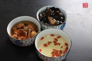 【医家食语】玉米蘑菇炖汤的做法 步骤3
