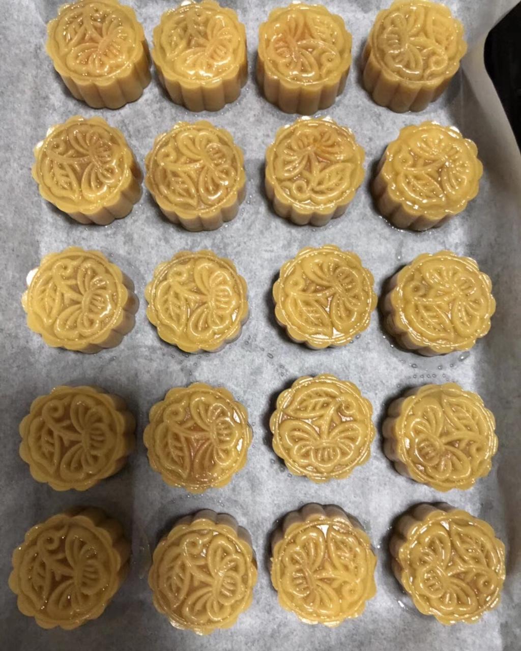 广式月饼——蛋黄莲蓉月饼