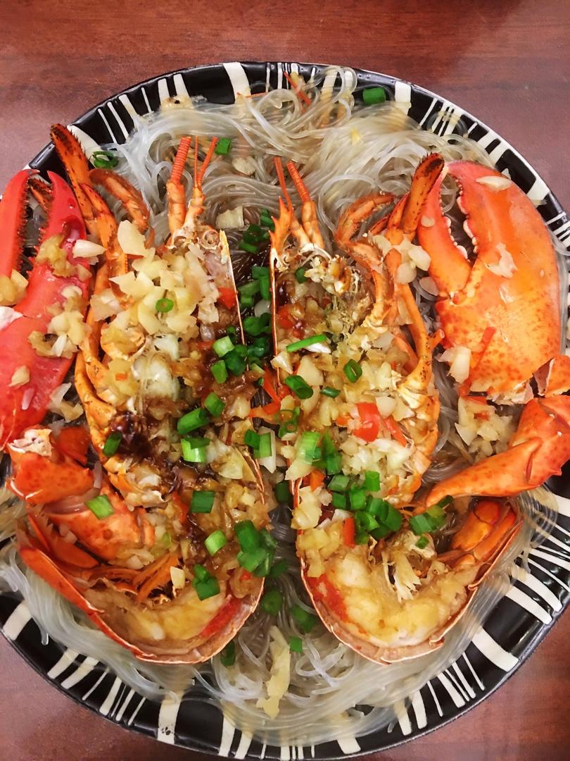 52多金做的蒜蓉蒸波士顿龙虾