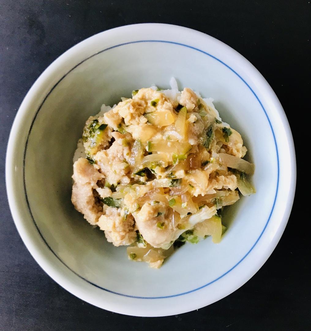 親子丼：鸡肉鸡蛋盖浇饭