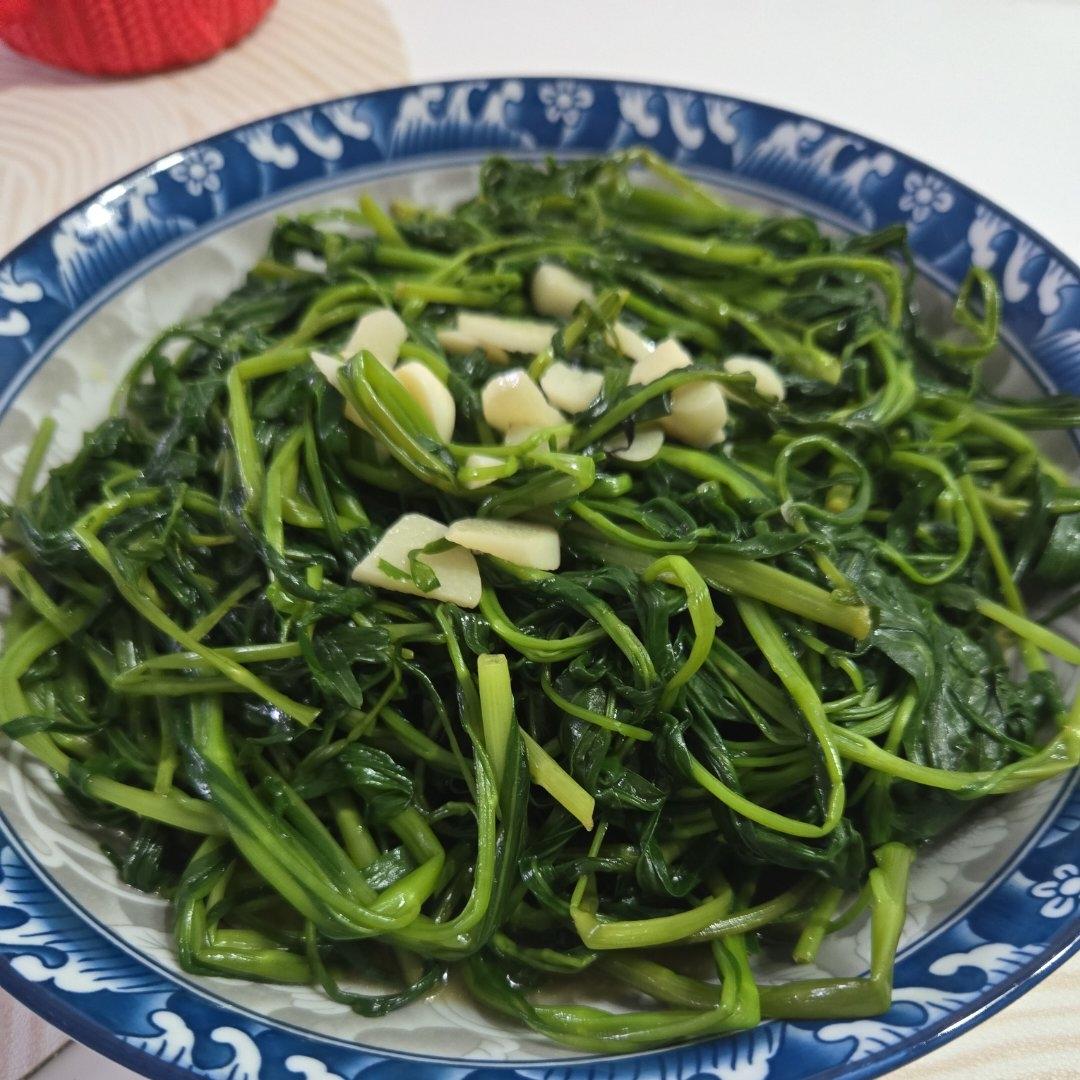 爆炒耗油空心菜