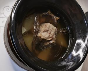 清淡营养瓦罐汤：茶树菇排骨汤的做法 步骤3