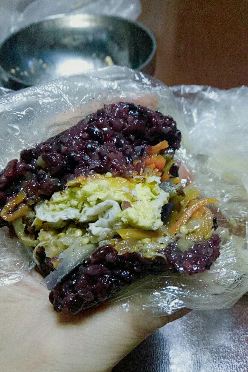 小盆友超爱的肉松饭团子