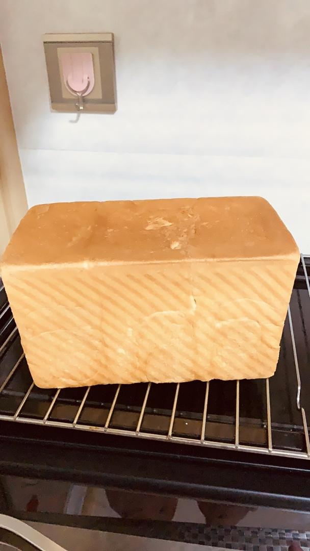 用烤箱自己做面包--手工牛奶吐司面包