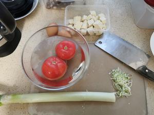 西红柿鸡蛋面的做法 步骤1