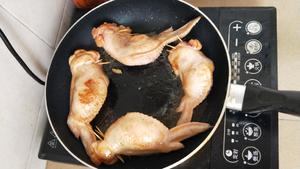 平底锅鸡翅包饭的做法 步骤8