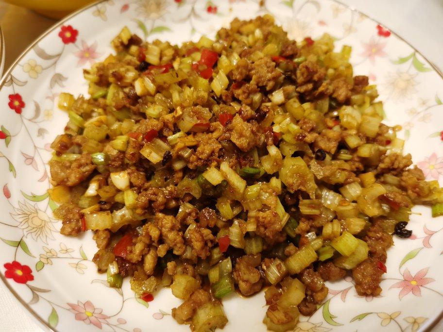 下饭菜 烂肉芹菜沫 香辣过瘾 还可以拌面夹馒头