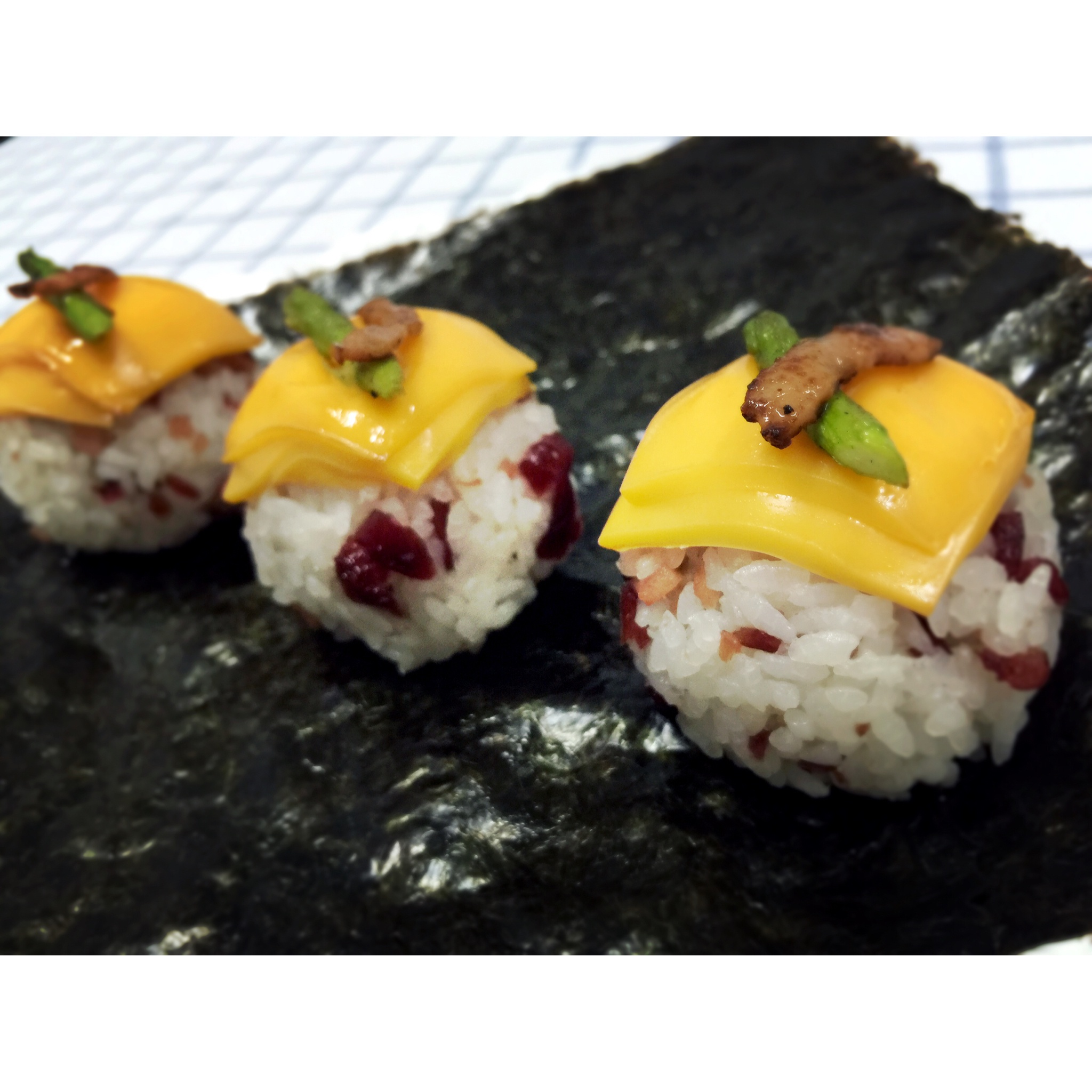 奶酪片烤饭团。