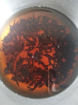 自制黑凉粉配奶茶的做法 步骤6