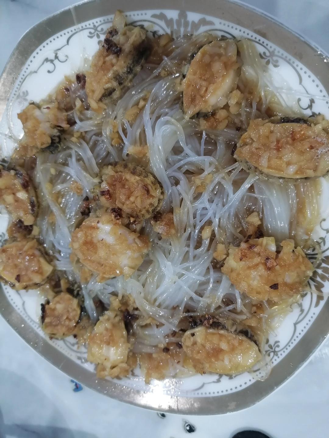 蒜蓉粉丝蒸鲍鱼