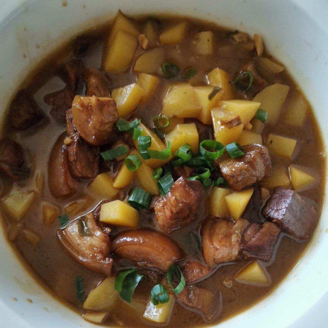 红烧肉炖土豆（丝毫不腻）
